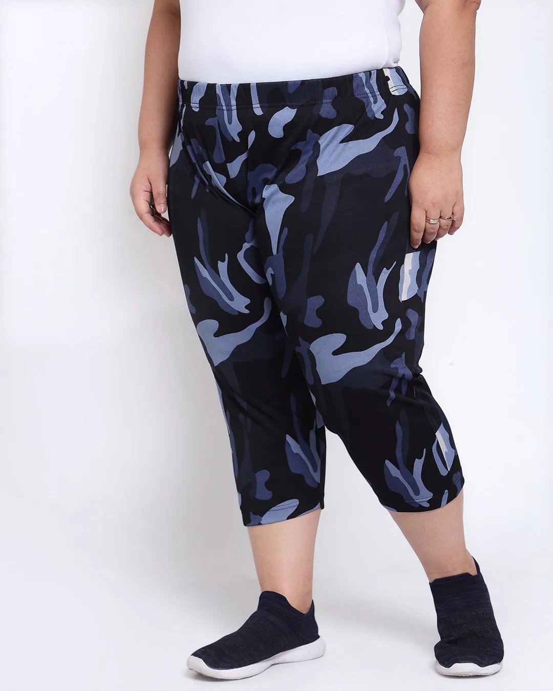 Women Blue Printed Capris